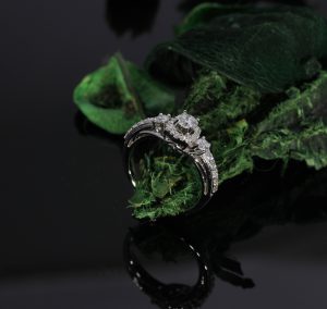 custom round center diamond halo engagement wedding ring